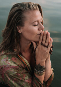Leonie Bos 8 maart 2026 Singing Circle XL in Moon Yurt @Steelhenge Amsterdam